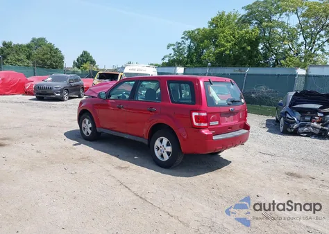 2012 Ford Escape Xls z USA, uszkodzony, nr VIN 1FMCU0C70CKA97943